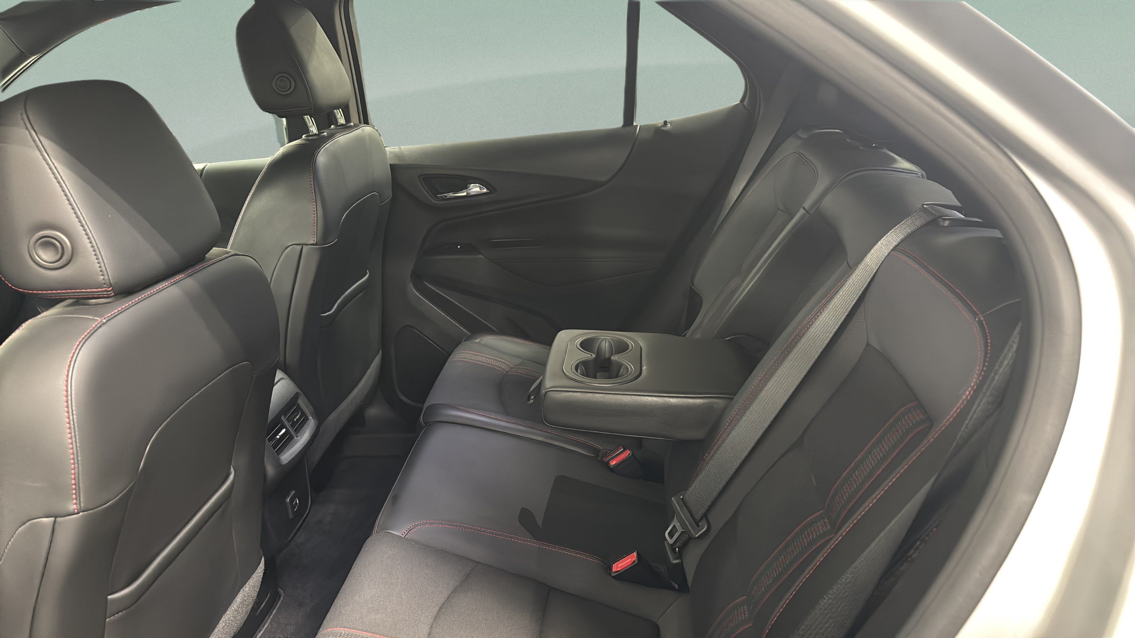 Used 2022 Chevrolet Equinox RS w/ Infotainment Package FWD image 15