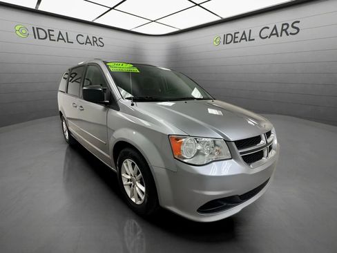 Used 2017 Dodge Grand Caravan SXT w/ Quick Order Package 29G SXT FWD image 3