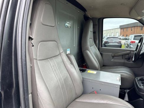 Used 2017 Chevrolet Express 2500 image 29