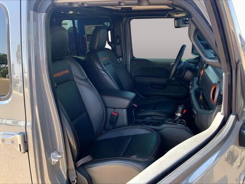 Used 2023 Jeep Gladiator Mojave w/ LED Lighting Group AWD/4WD image 9