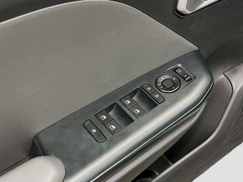 Used 2025 Kia K4 LXS image 15