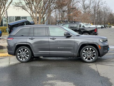 Used 2023 Jeep Grand Cherokee Overland w/ Luxury Tech Group IV image 5