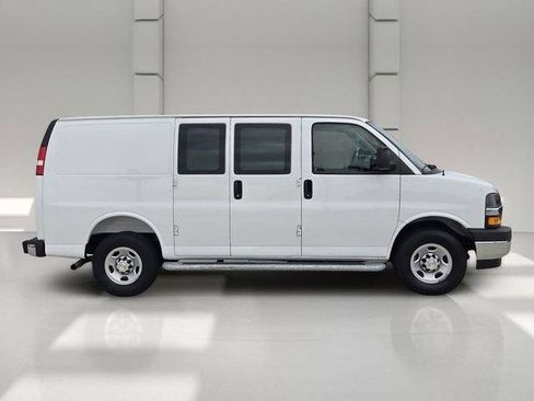 Used 2025 Chevrolet Express 2500 w/ Driver Convenience Package RWD image 6