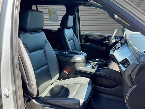 Used 2023 Chevrolet Tahoe Z71 w/ Luxury Package AWD/4WD image 21