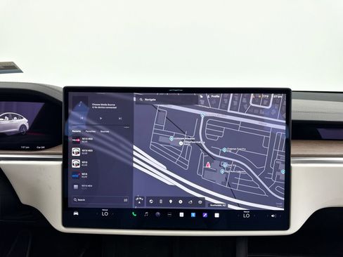Used 2022 Tesla Model X image 4
