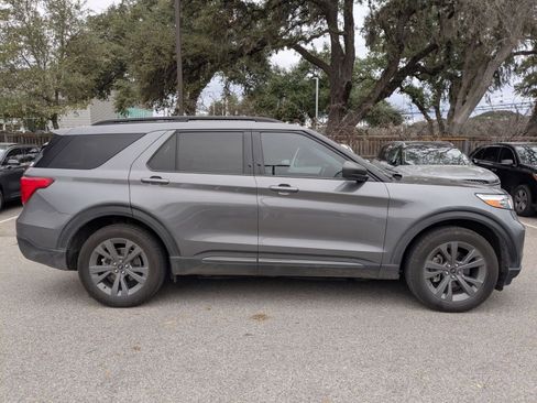 Used 2021 Ford Explorer XLT w/ Equipment Group 202A image 2