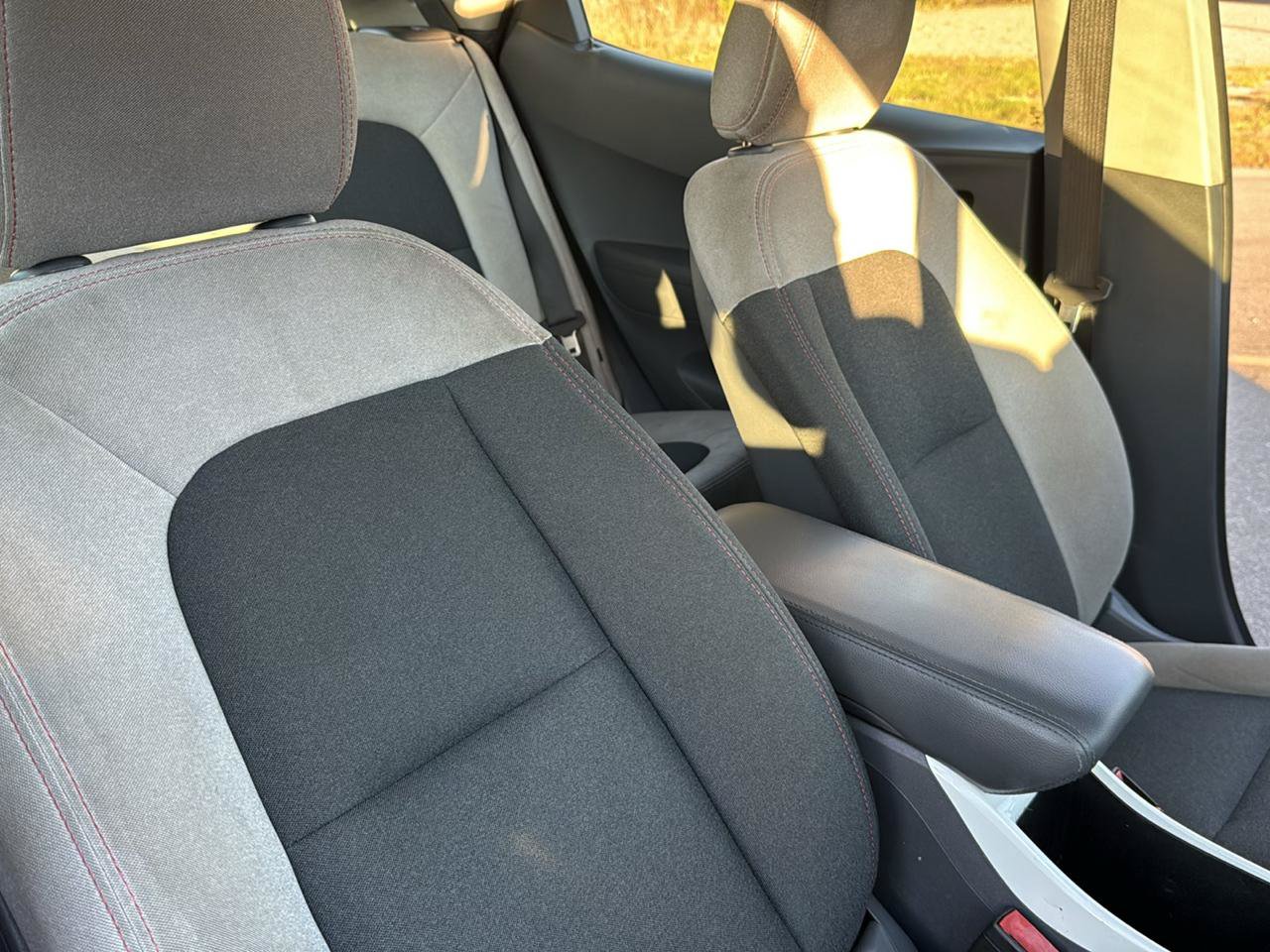 Used 2020 Chevrolet Bolt LT FWD image 27