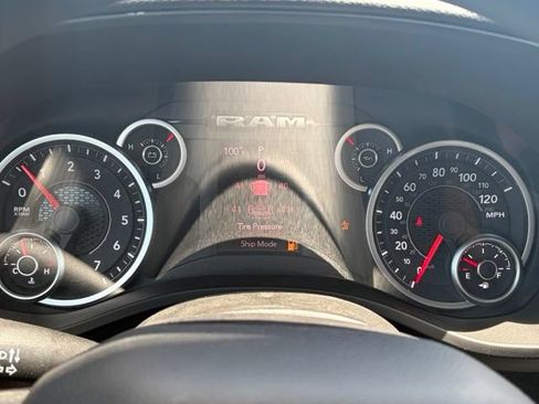 New 2026 RAM 1500 Express AWD/4WD image 17