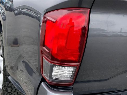 Used 2018 Toyota Tacoma SR image 27