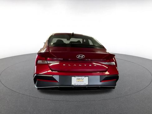 Used 2025 Hyundai Elantra SEL image 11
