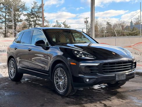 Used 2015 Porsche Cayenne S image 6