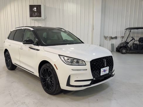 Used 2025 Lincoln Corsair Reserve w/ Equipment Group 202A image 3