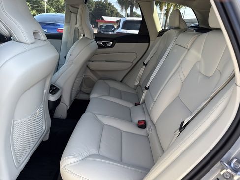 Used 2025 Volvo XC60 B5 Ultra w/ Protection Package Premier image 10