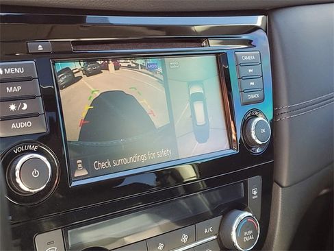 Used 2018 Nissan Rogue SL w/ Premium Package image 28