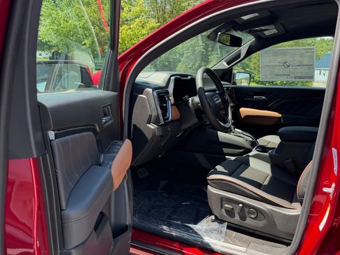 New 2026 GMC Canyon AT4 w/ AT4 Premium Package AWD/4WD image 12