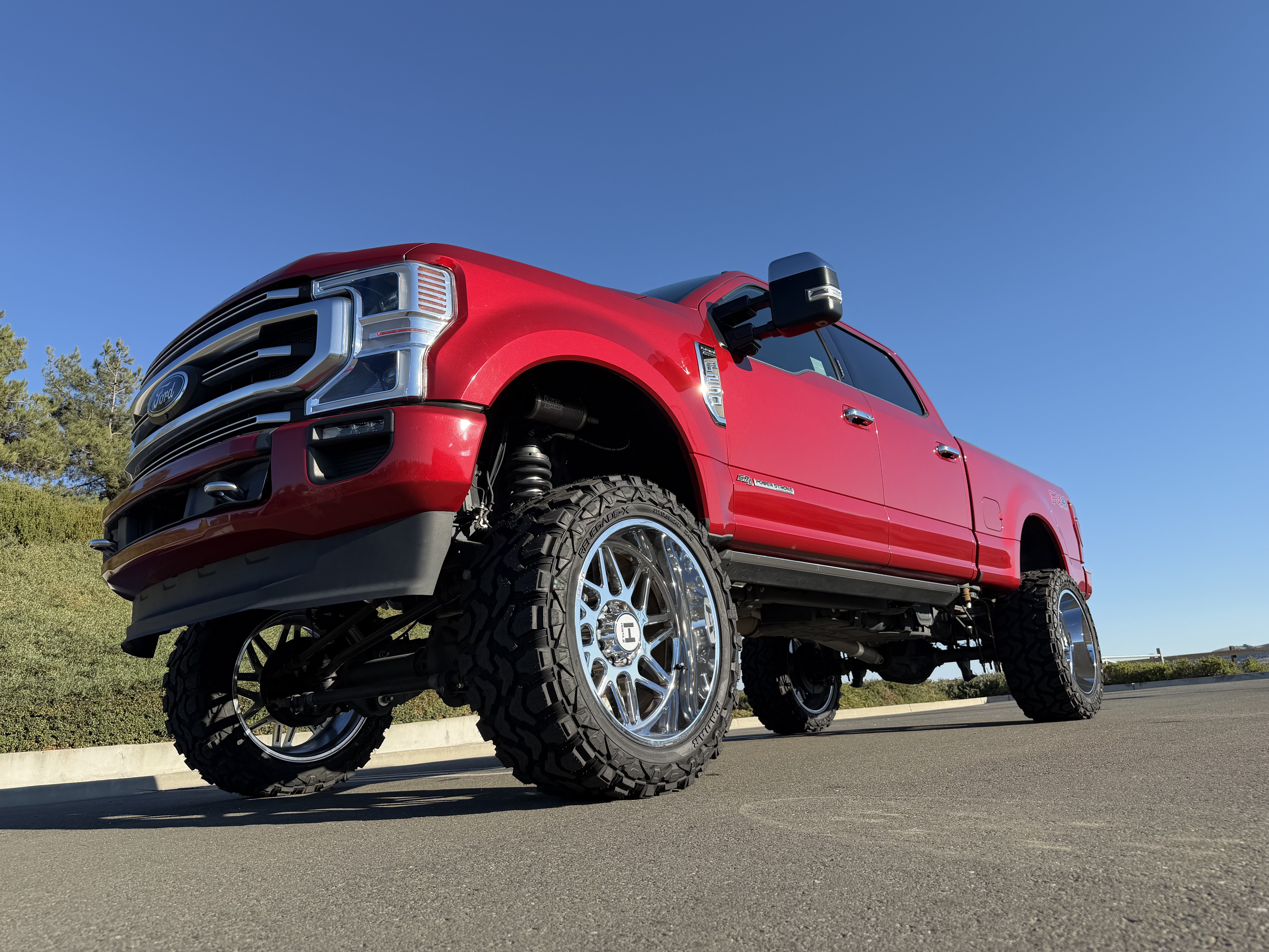 Used 2020 Ford F250 Platinum w/ FX4 Off-Road Package AWD/4WD image 4