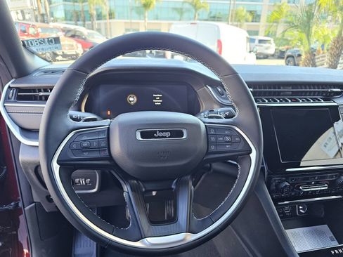 New 2025 Jeep Grand Cherokee L Altitude image 24