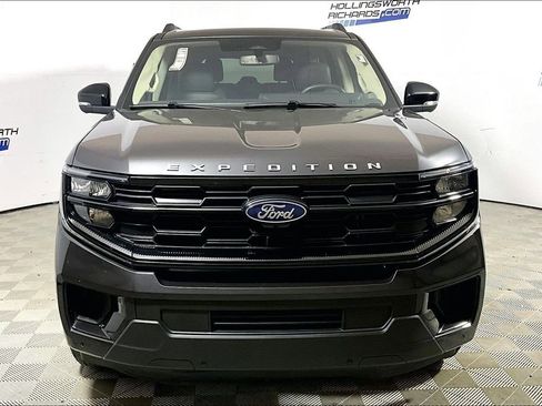 Used 2025 Ford Expedition Active AWD/4WD image 2