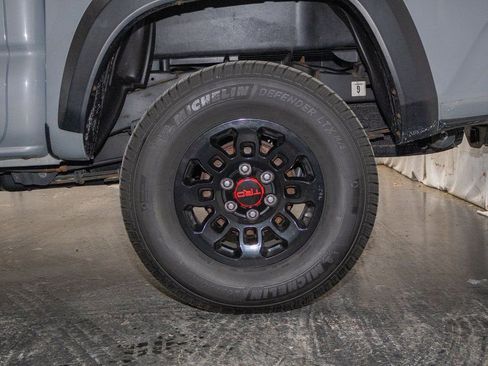 Used 2017 Toyota Tacoma SR5 image 10