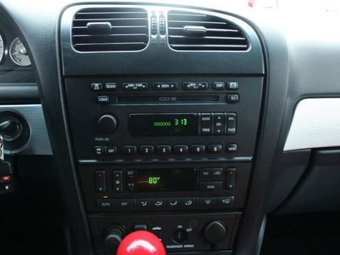 Used 2004 Ford Thunderbird image 24