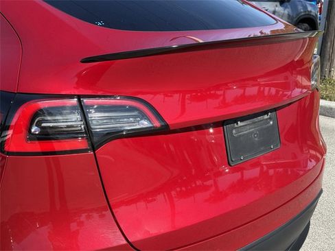 Used 2021 Tesla Model Y Long Range image 10