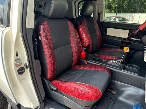 Used 2013 Toyota FJ Cruiser 2WD image 48