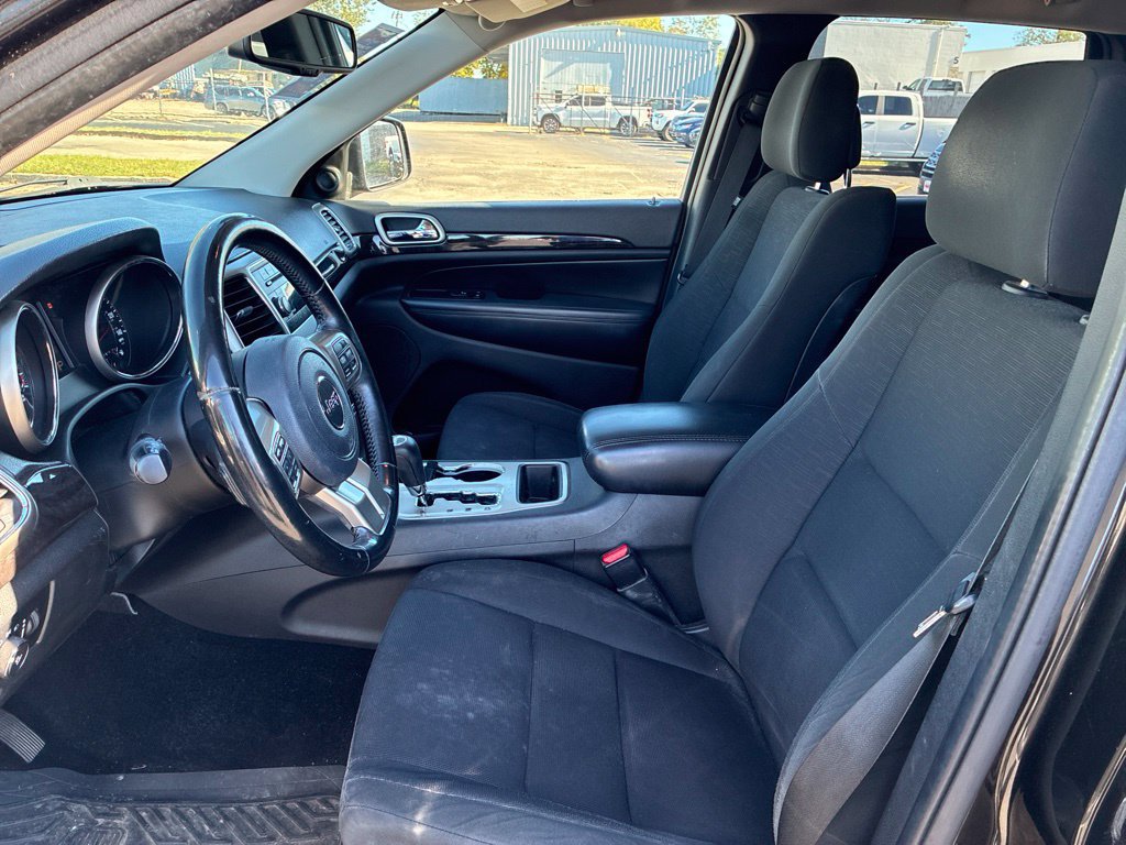Used 2012 Jeep Grand Cherokee Laredo w/ Laredo E Group AWD/4WD image 9