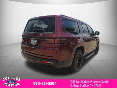 Used 2022 Jeep Wagoneer Series I AWD/4WD image 4