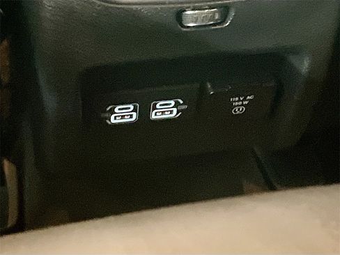 Used 2022 Jeep Cherokee Trailhawk w/ Premium Leather Package image 24