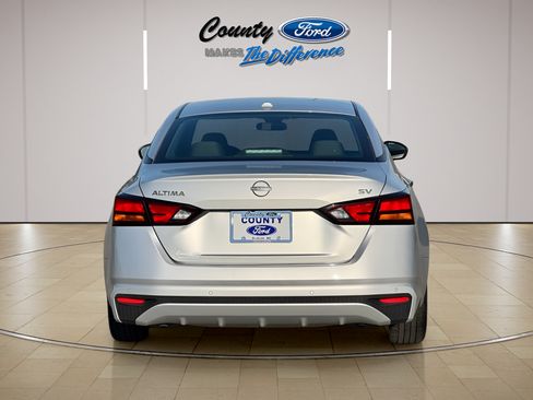 Used 2024 Nissan Altima 2.5 SV FWD image 5