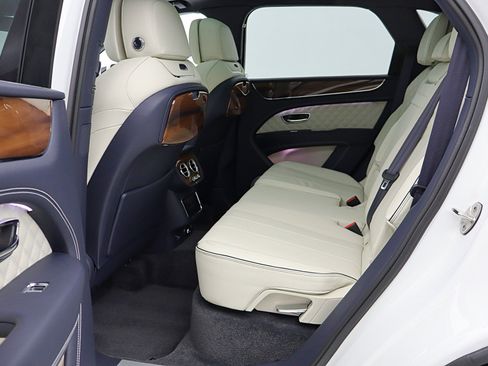Certified 2022 Bentley Bentayga image 43
