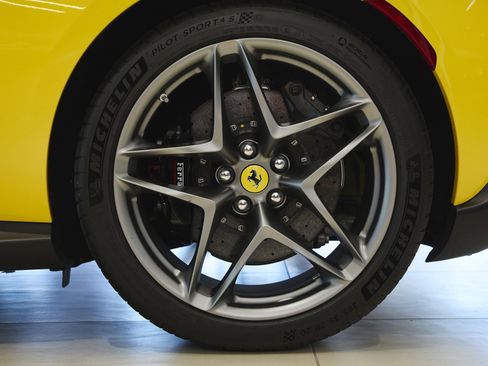 Used 2025 Ferrari Roma Spider RWD image 24