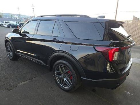 Used 2025 Ford Explorer ST-Line w/ Premium Package image 5