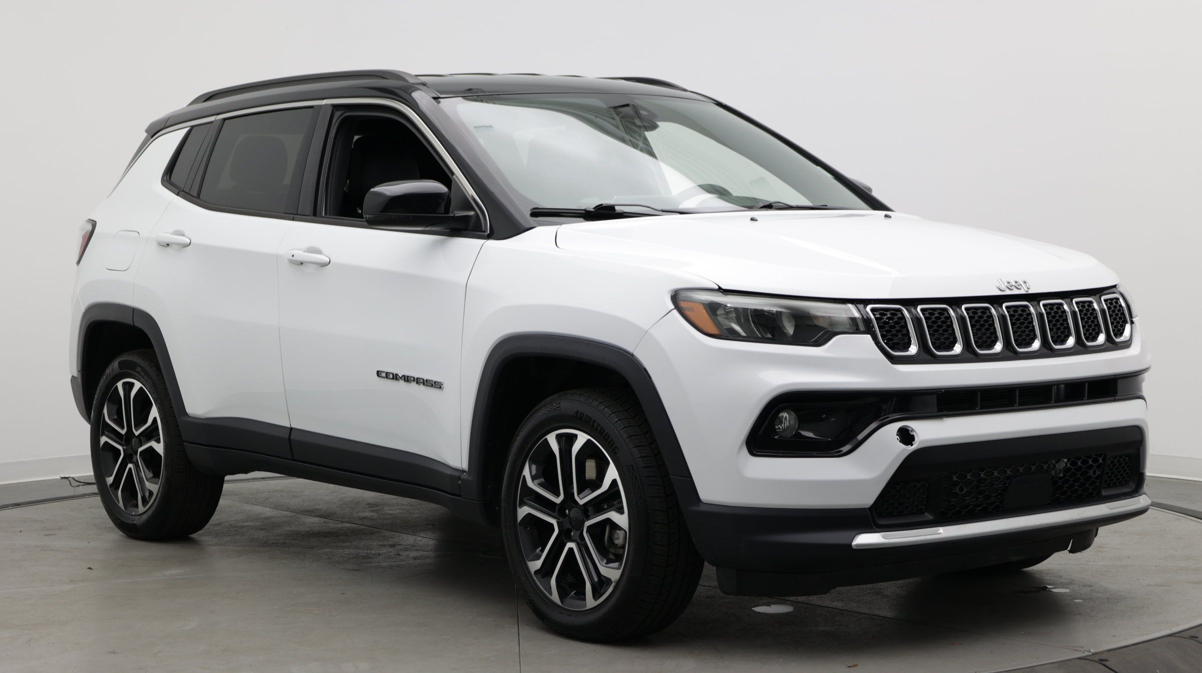 Used 2024 Jeep Compass Limited AWD/4WD image 3
