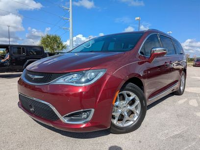 Used 2017 Chrysler Pacifica Limited w/ Advanced Safetytec Group