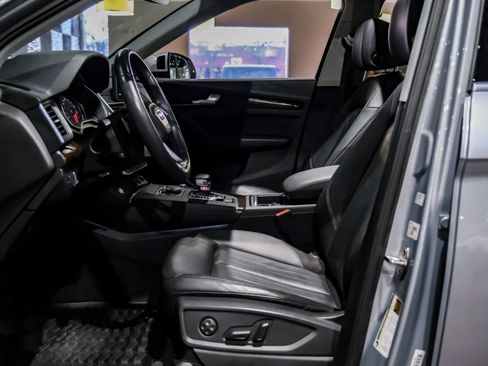 Used 2019 Audi Q5 2.0T Premium w/ Convenience Package image 4