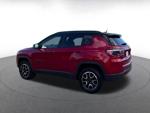 Used 2025 Jeep Compass Trailhawk AWD/4WD image 9