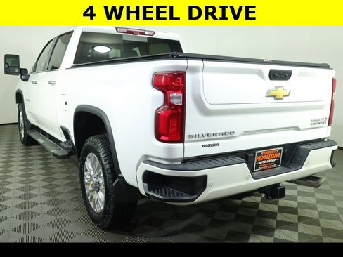 Used 2022 Chevrolet Silverado 2500 High Country w/ Z71 Off-Road Package image 11