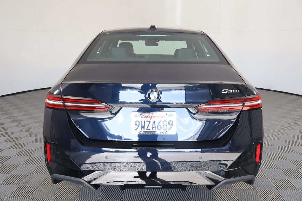 Used 2026 BMW 530i w/ M Sport Package RWD image 5