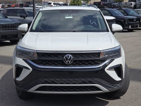 Used 2023 Volkswagen Taos SE w/ Panoramic Sunroof Package AWD/4WD image 10