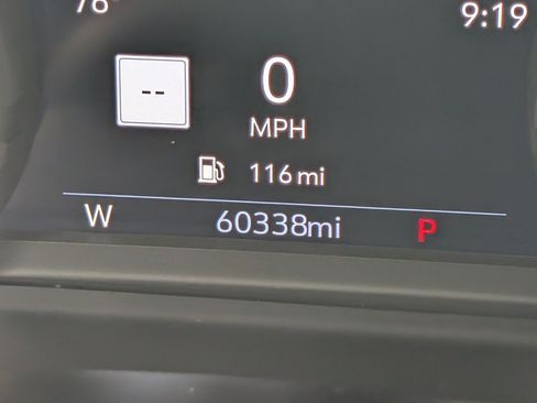 Used 2021 Chevrolet Suburban Premier w/ Premium Package 2 RWD image 28