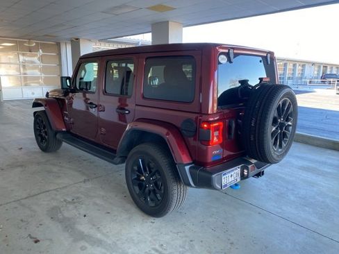 Used 2022 Jeep Wrangler Unlimited Sahara image 5