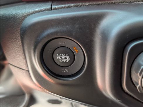 Used 2023 Jeep Gladiator Rubicon w/ LED Lighting Group AWD/4WD image 25
