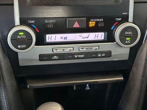 Used 2014 Toyota Camry Hybrid image 21