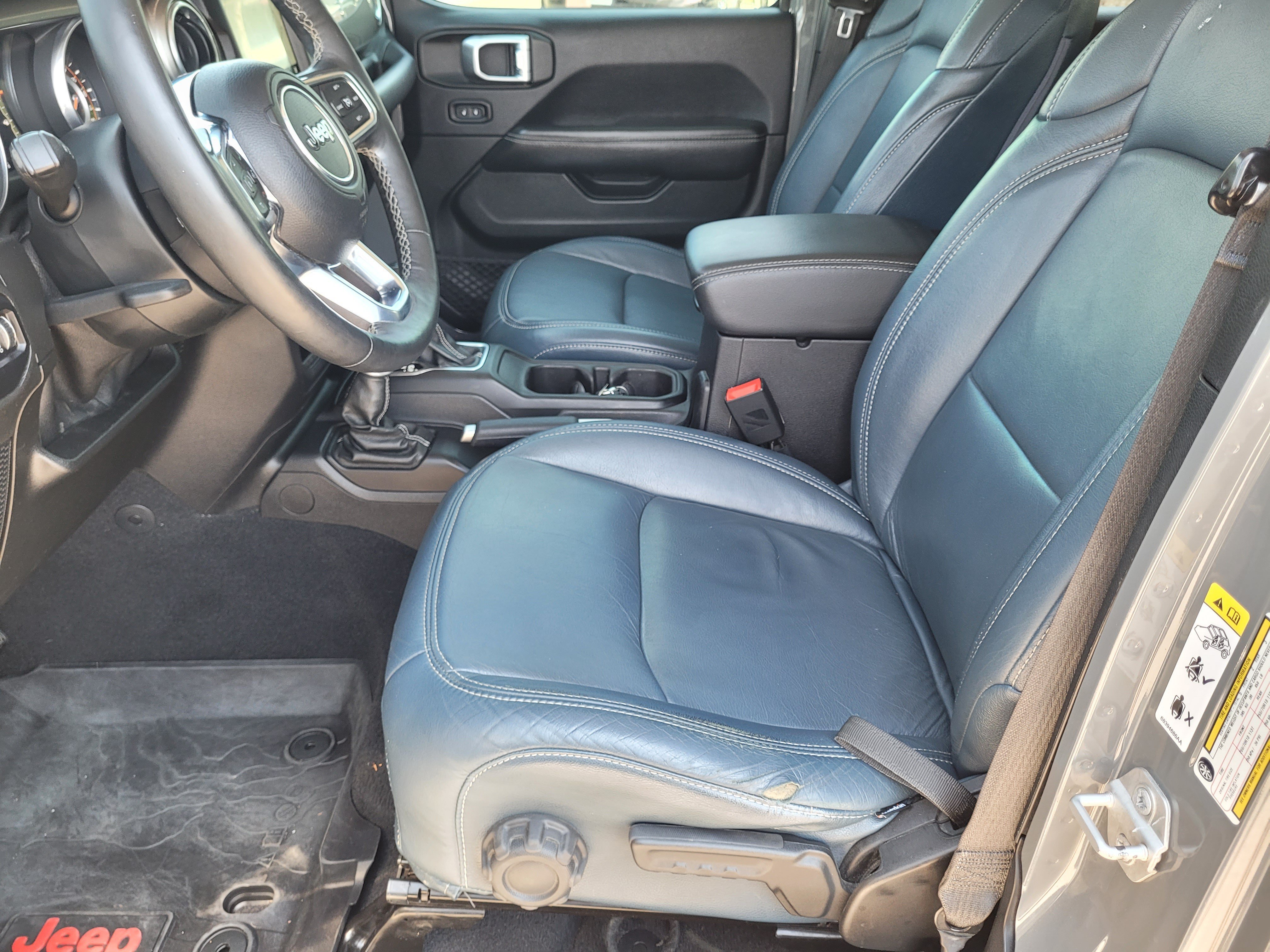Used 2018 Jeep Wrangler Unlimited Sahara AWD/4WD image 23