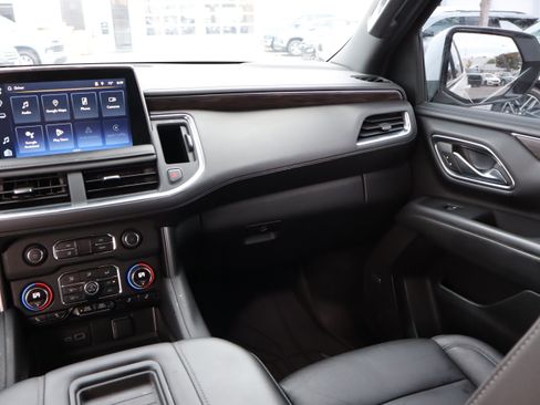 Used 2023 Chevrolet Tahoe Z71 w/ Luxury Package AWD/4WD image 15