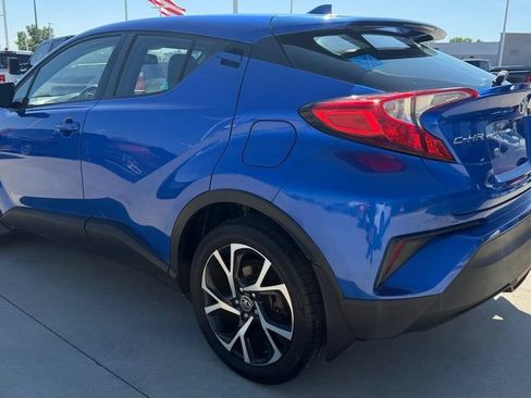 Used 2018 Toyota C-HR XLE FWD image 3