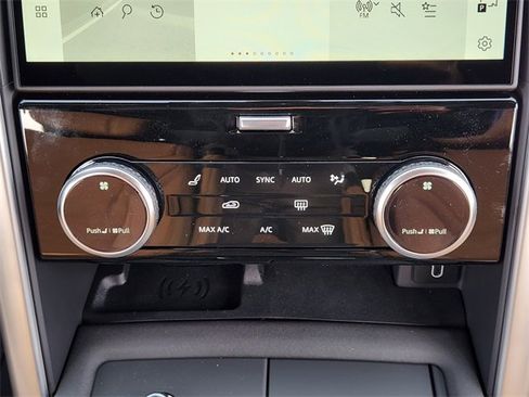 New 2026 Land Rover Discovery Limited Edition image 18