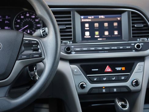 Used 2017 Hyundai Elantra SE FWD image 31