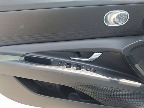 Certified 2024 Hyundai Elantra SE FWD image 12